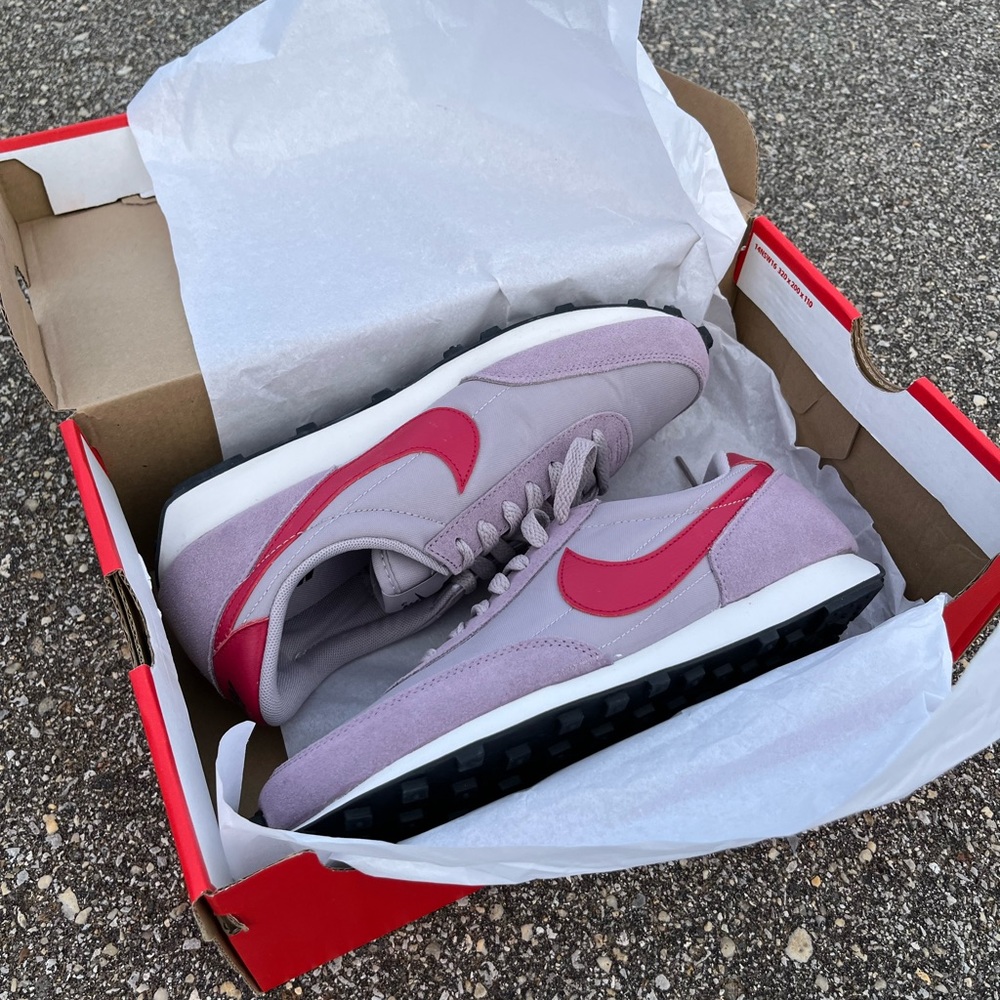 NIKE Daybreak W Size 9